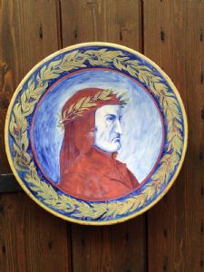 Piatto a lustro  firmato Gubbio raffigurante Dante Alighieri